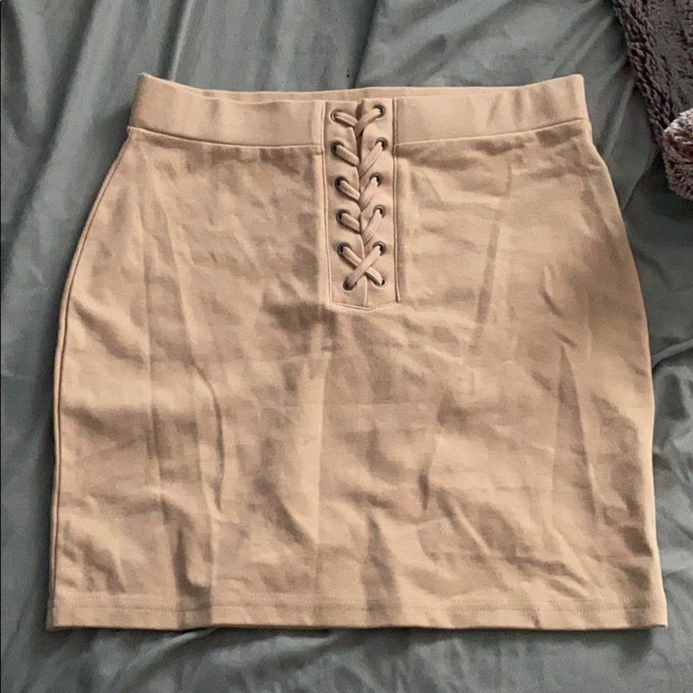 Size medium beige skirt from forever 21